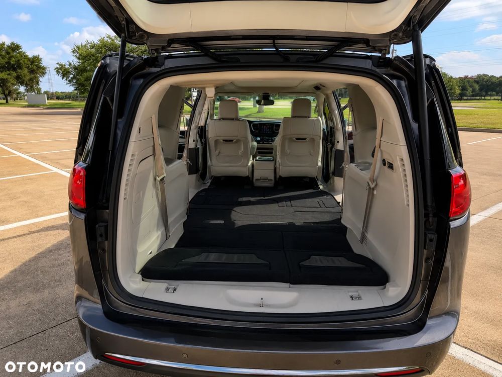 Chrysler Pacifica - 27
