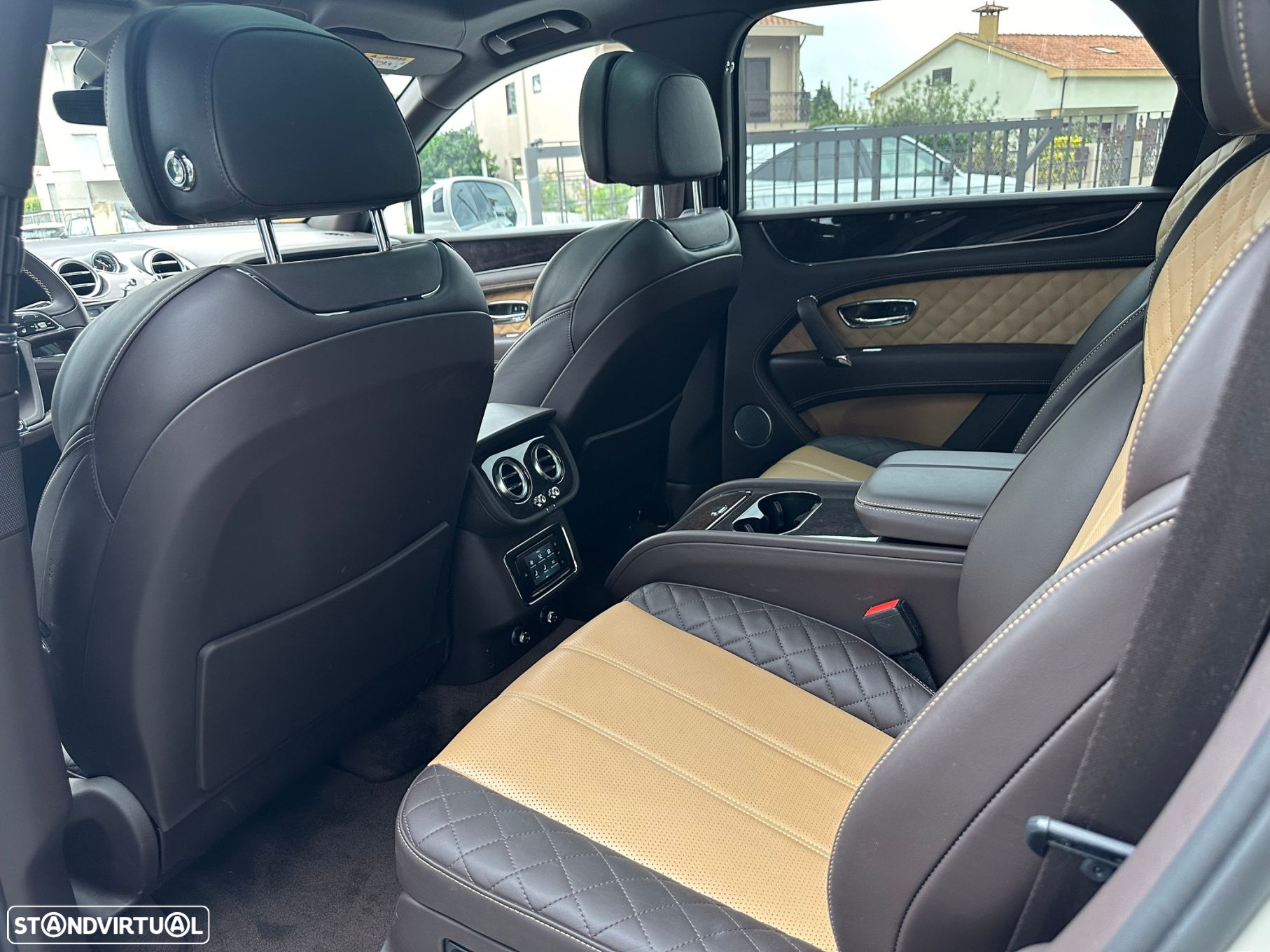 Bentley Bentayga Hybrid - 24