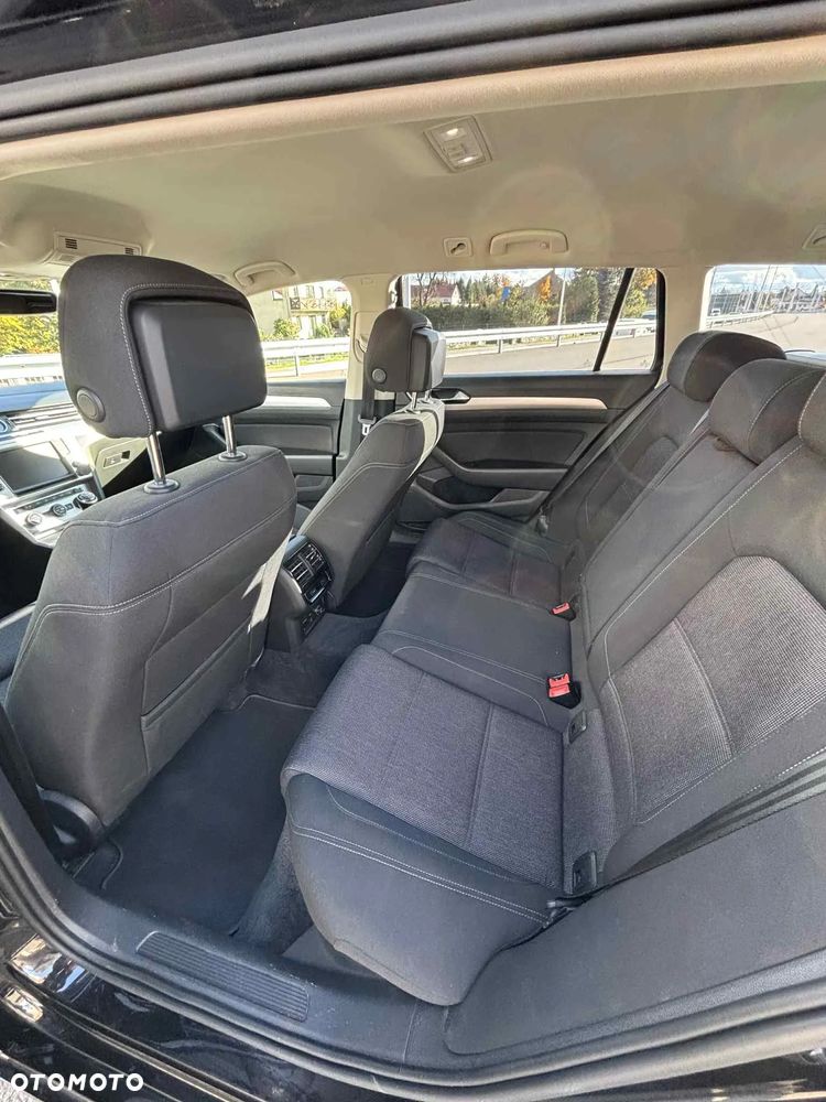 Volkswagen Passat - 10