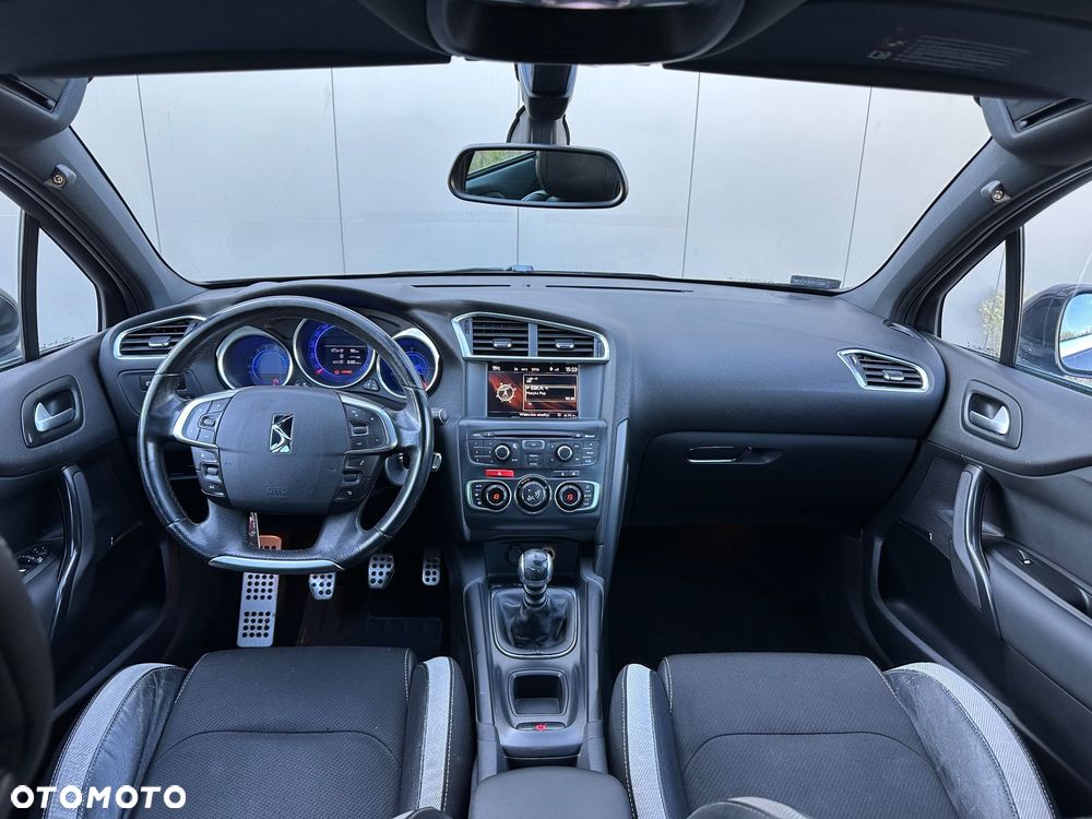 Citroën DS4 1.6 HDi SoChic - 10