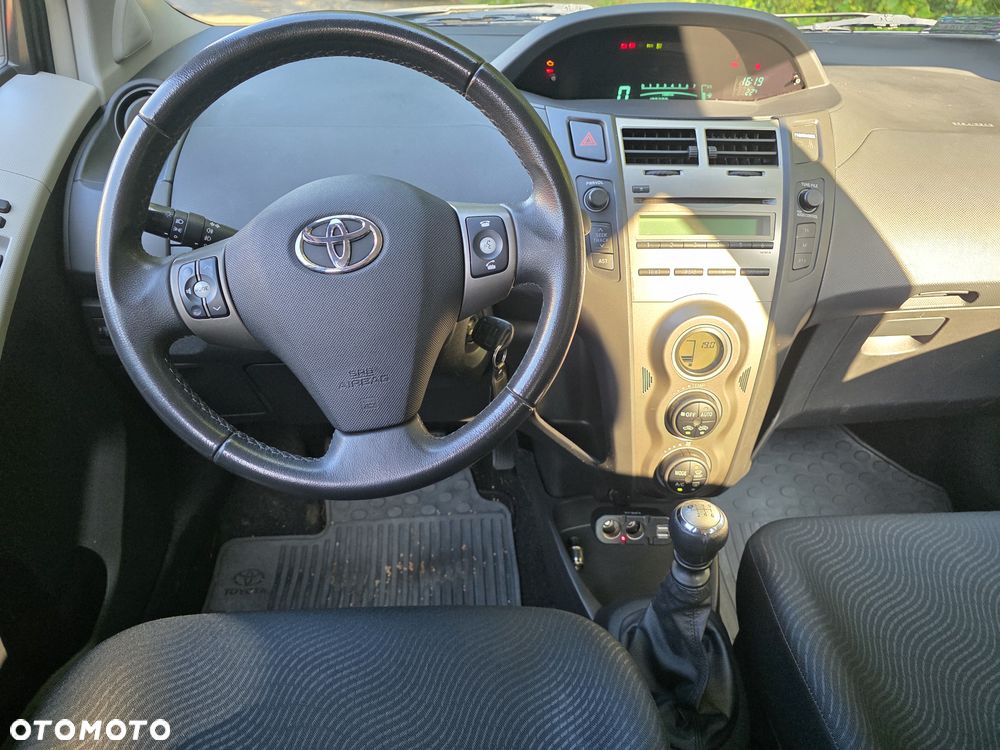 Toyota Yaris 1.33 VVT-i Executive - 8