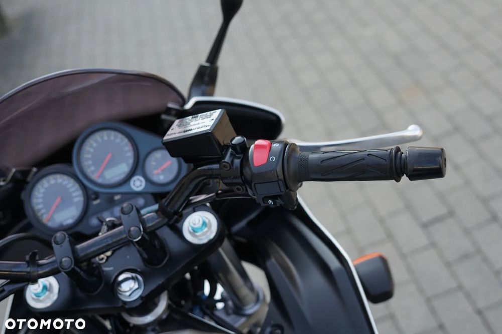 Yamaha FZS - 17