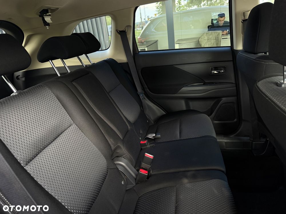 Mitsubishi Outlander - 10