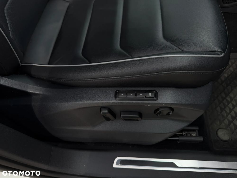 Volkswagen Tiguan 2.0 TDI SCR 4MotION DSG R-Line - 31