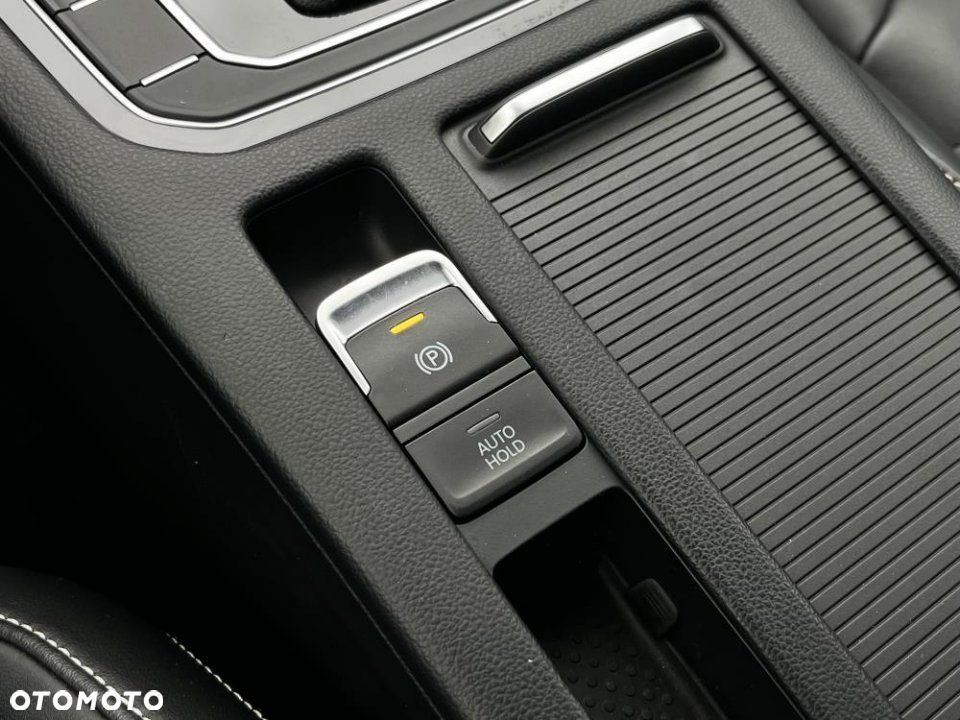 Volkswagen Passat - 25