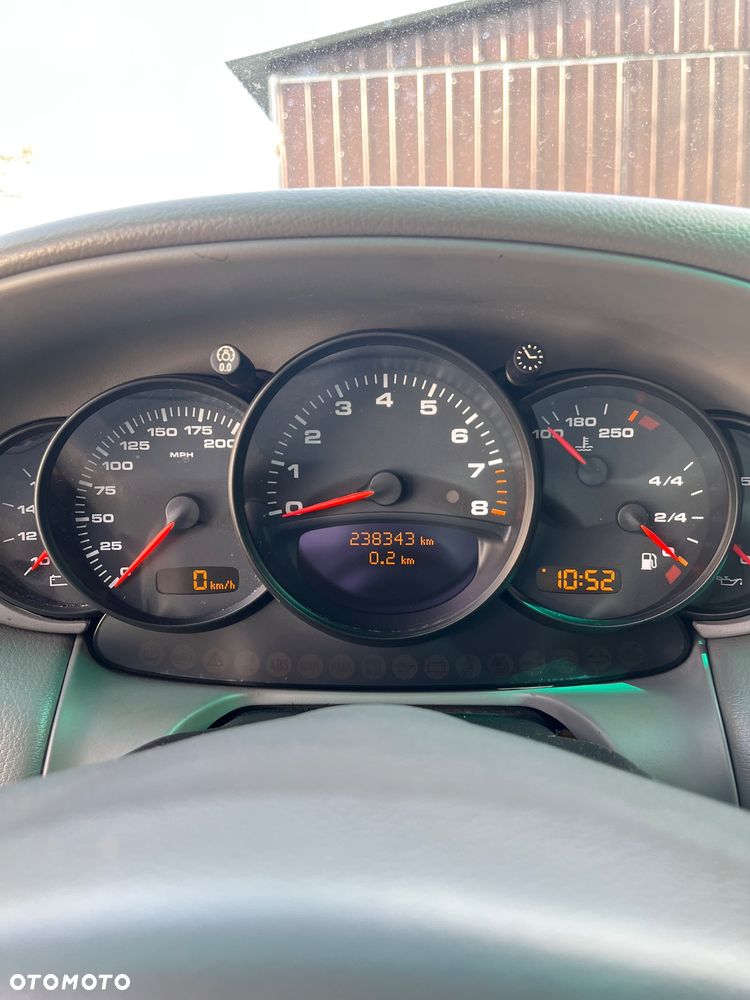 Porsche 911 Carrera - 10