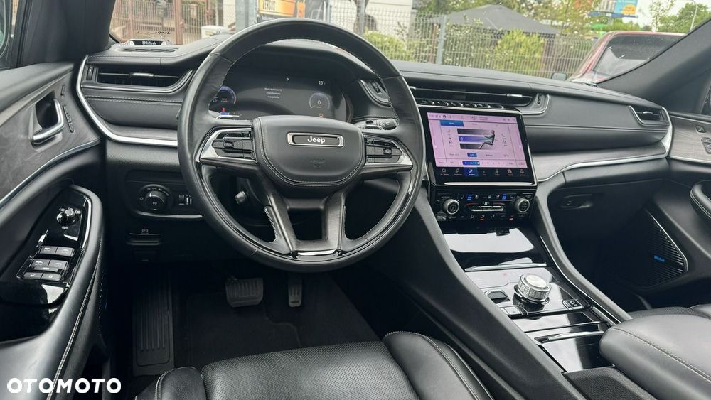 Jeep Grand Cherokee - 31