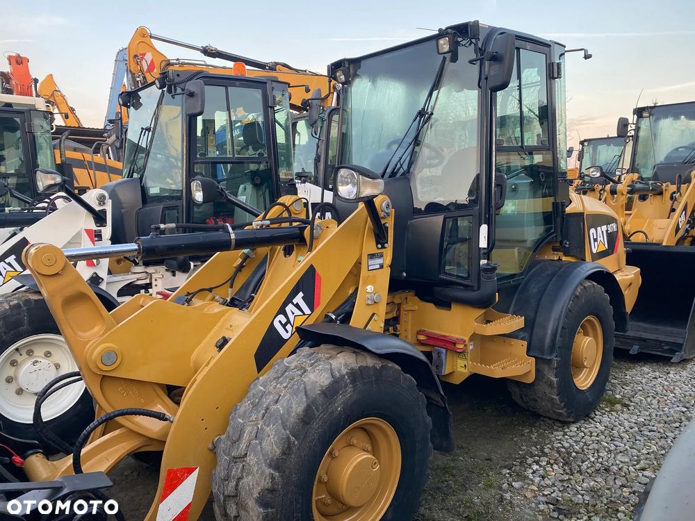 Caterpillar CAT 907H2, 6200 MTH, ŁYŻKA OTWIERANA + WIDŁY, z NIEMIEC, - 1