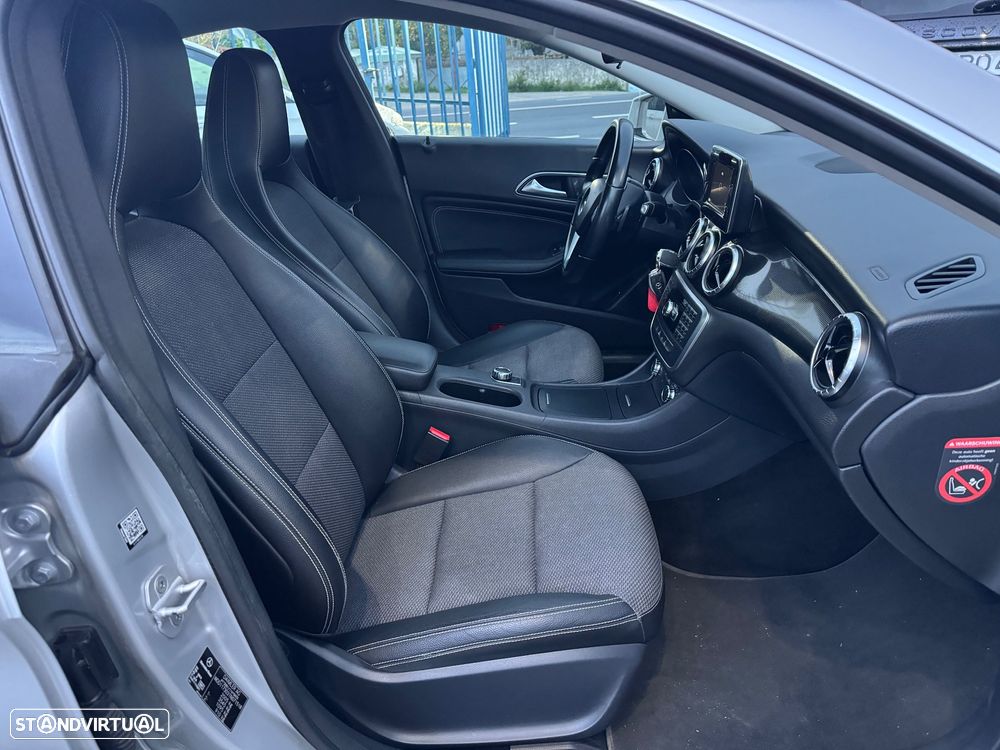 Mercedes-Benz CLA 220 d 7G-DCT Urban - 34