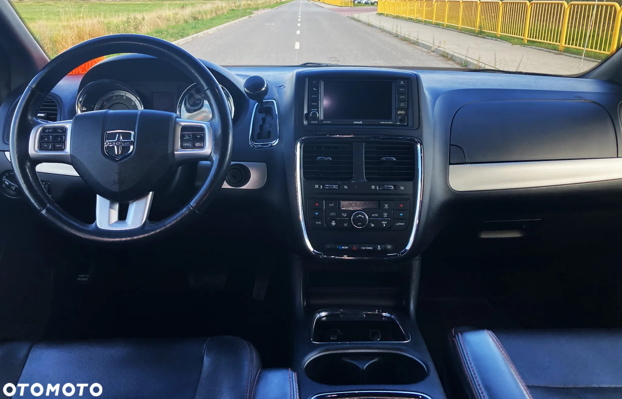 Dodge Grand Caravan - 12