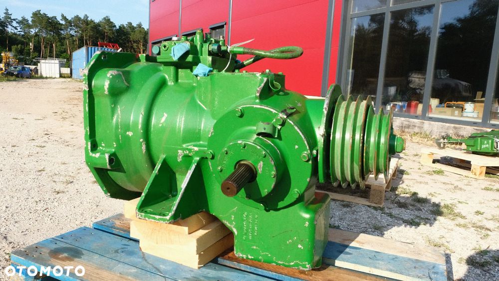 Przekladnia John Deere kątowa napędowa  DE19203 kąbajn kosiarka np S660,S670,S680,S770,S780 - 2