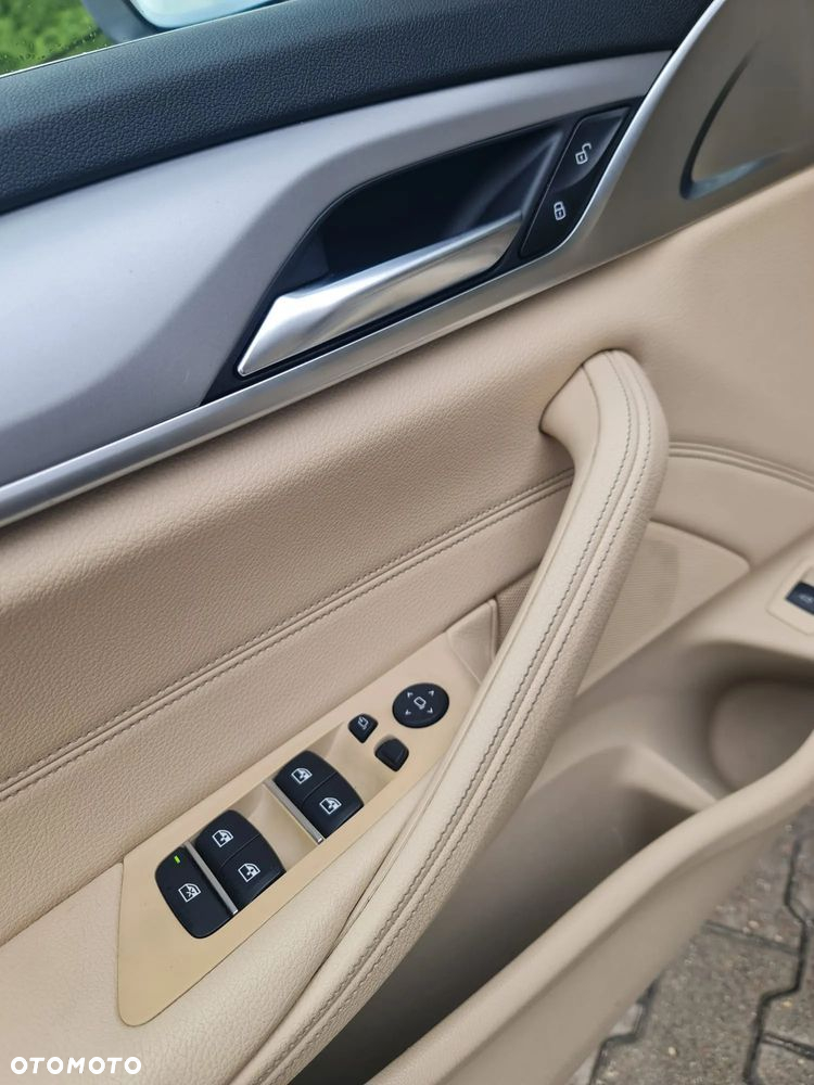 BMW Seria 5 520d xDrive Luxury Line sport - 27