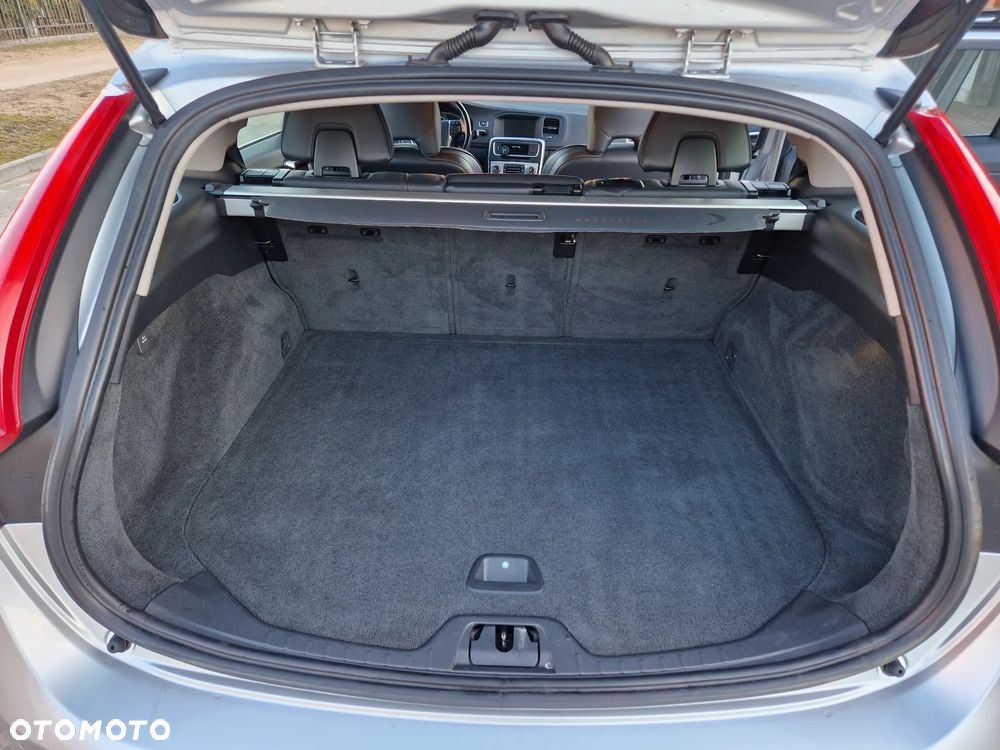 Volvo V60 D2 Ocean Race - 11