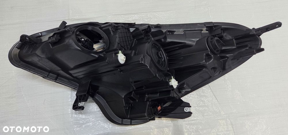 LAMPA PRAWA PRZÓD OPEL CORSA E EUROPA NOWA ORGINAŁ 39108223 - 7