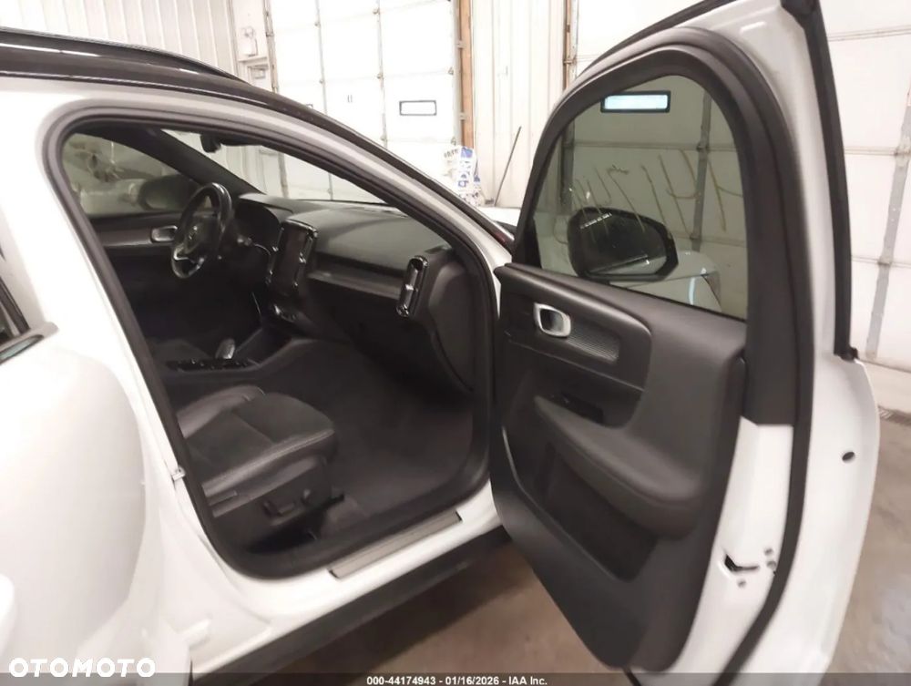 Volvo XC 40 T5 AWD Geartronic R-Design - 9