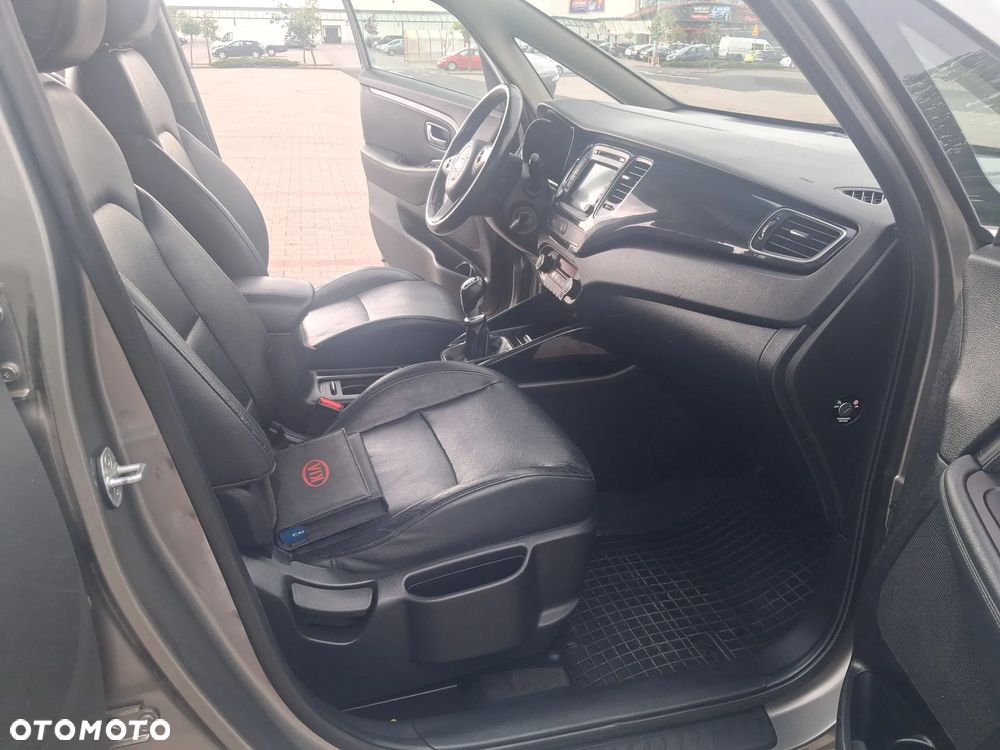 Kia Carens 1.7 CRDi M 7os - 10