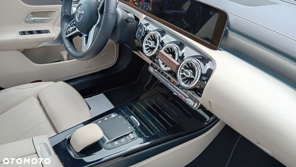 Mercedes-Benz CLA 200 d 4Matic 8G-DCT - 7