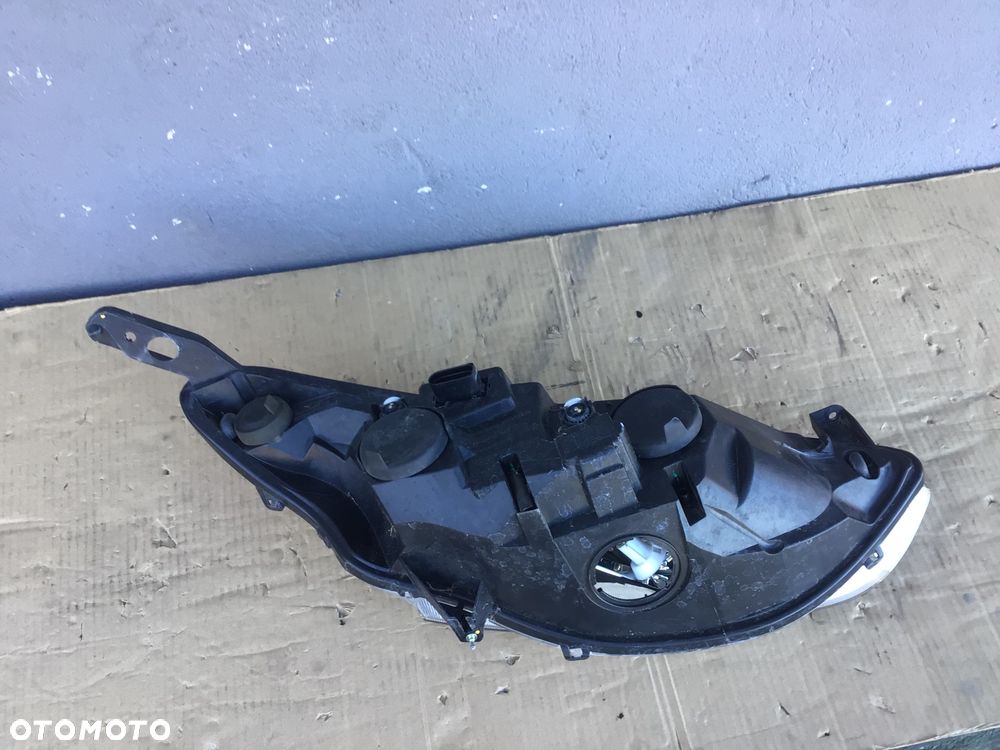 Lampa przednia lewa Ford B-max - 5