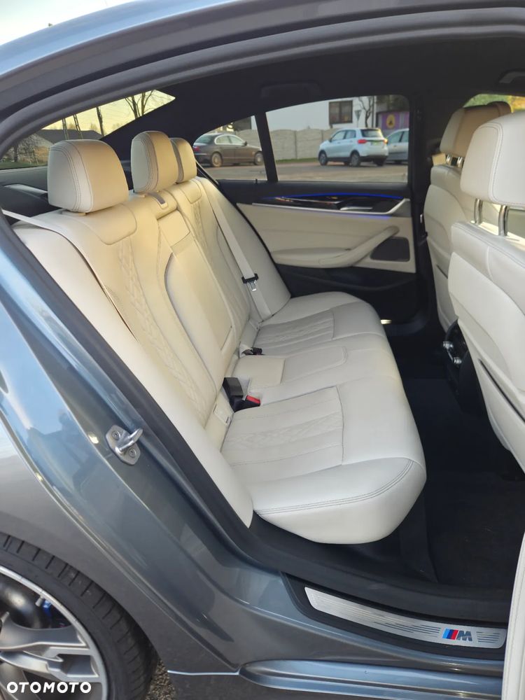 BMW Seria 5 M550i xDrive - 24