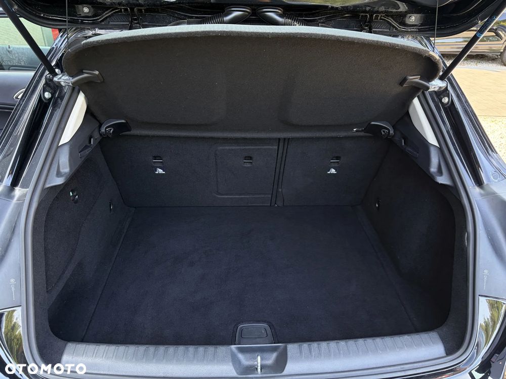 Mercedes-Benz GLA 200 7G-DCT Style - 36