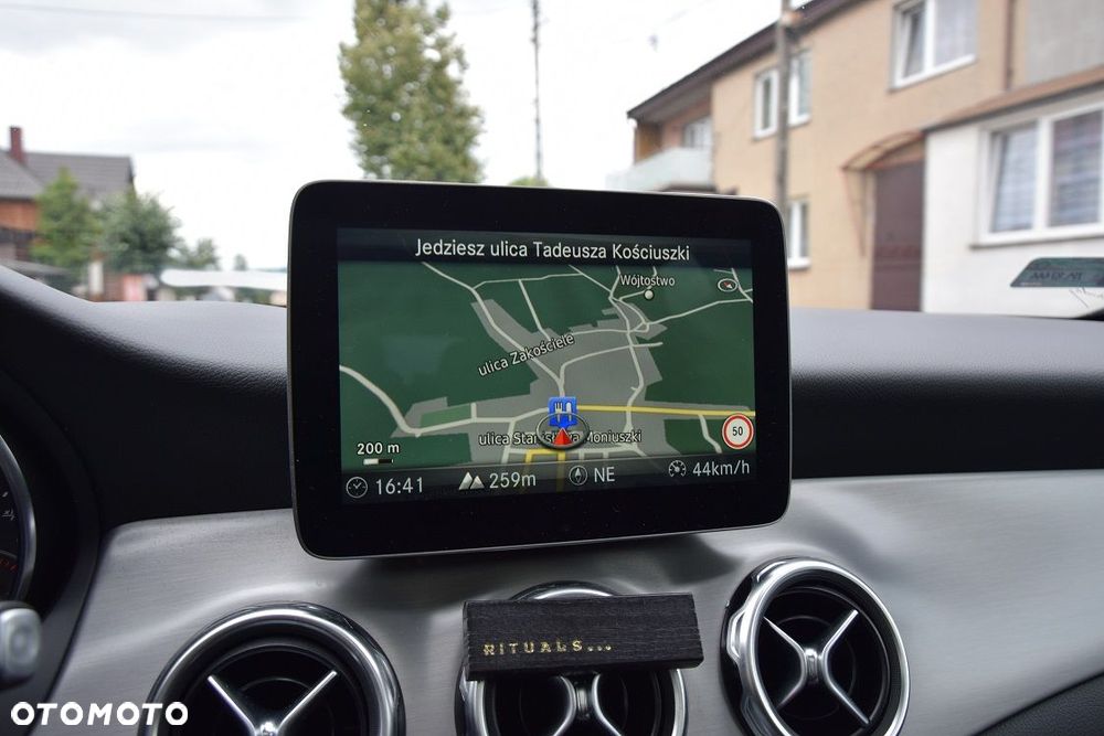 Mercedes-Benz GLA 250 4-Matic AMG Line - 17