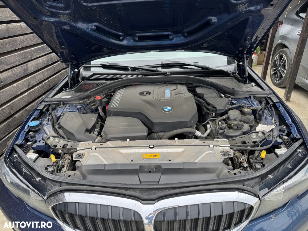 BMW Seria 3 330e Aut. Luxury Line - 12