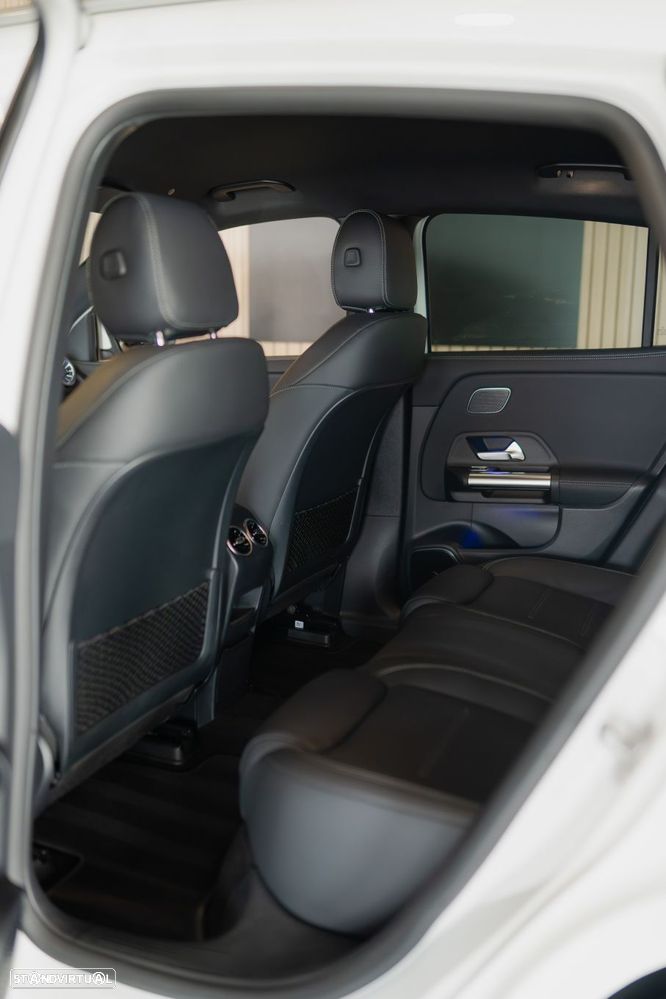 Mercedes-Benz EQA 300 4Matic AMG Line - 40