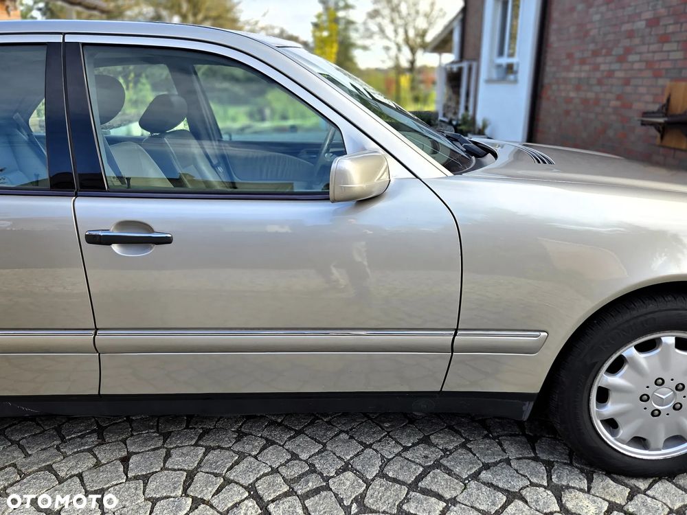 Mercedes-Benz Klasa E - 19