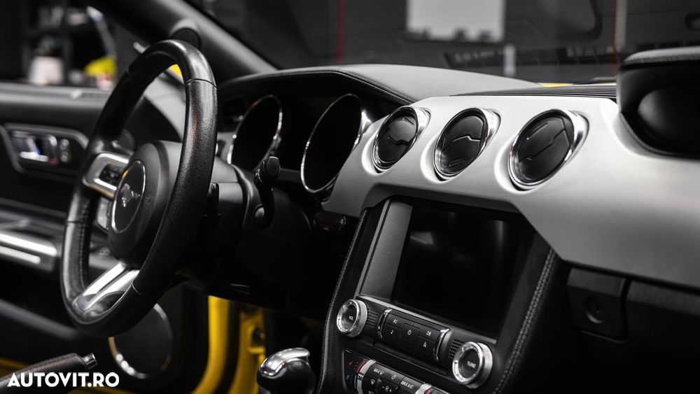 Ford Mustang - 16