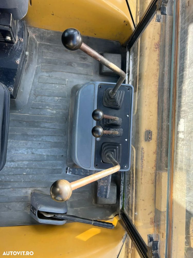 Caterpillar 438C - 16