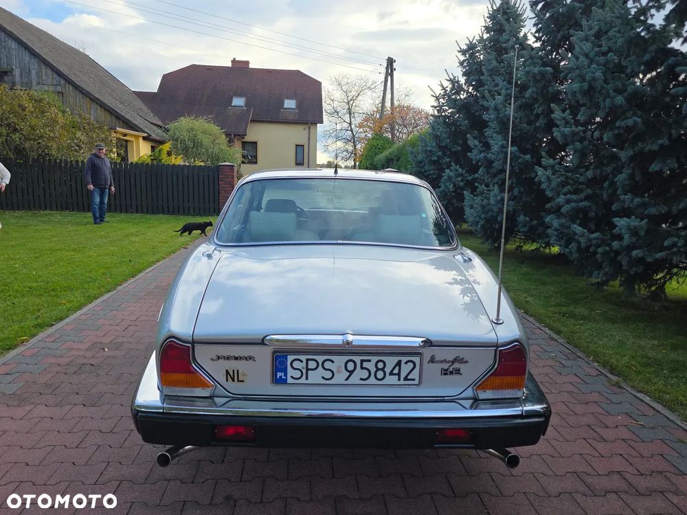 Jaguar XJ - 10