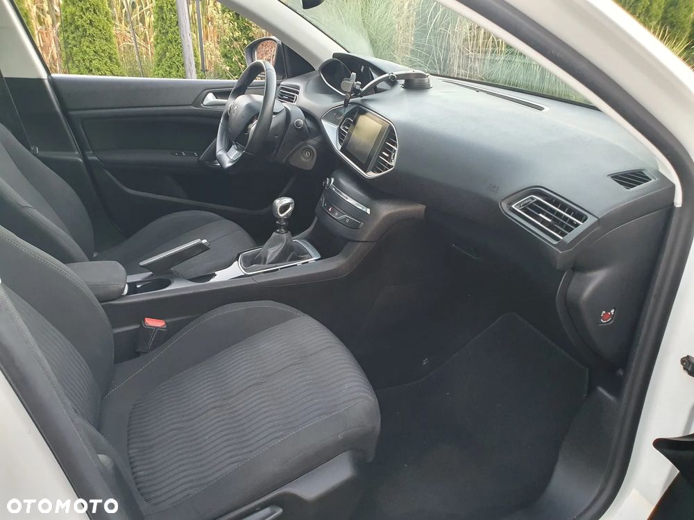 Peugeot 308 1.6 BlueHDi Allure S&S - 17