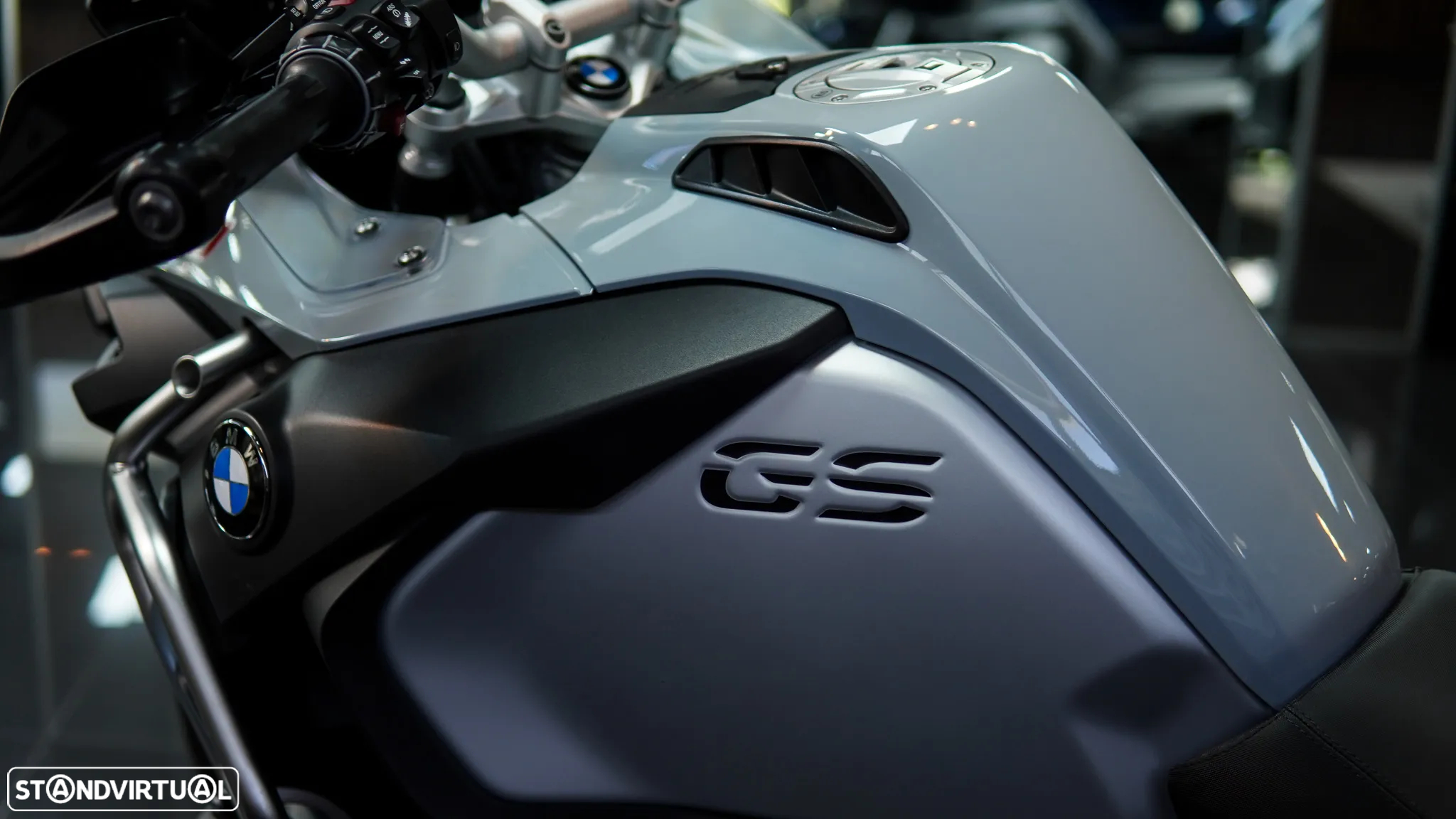 BMW R 1250 GS Adventure C/ AKRAPOVIC COMPLETO - 32