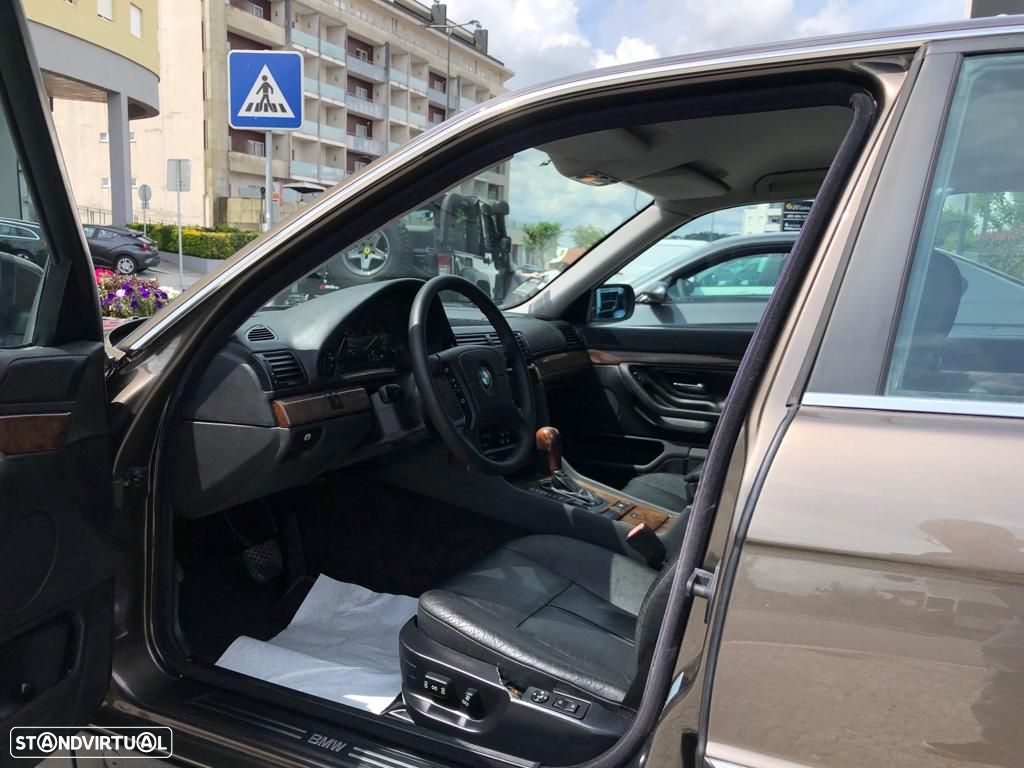 BMW 740 iA - 8