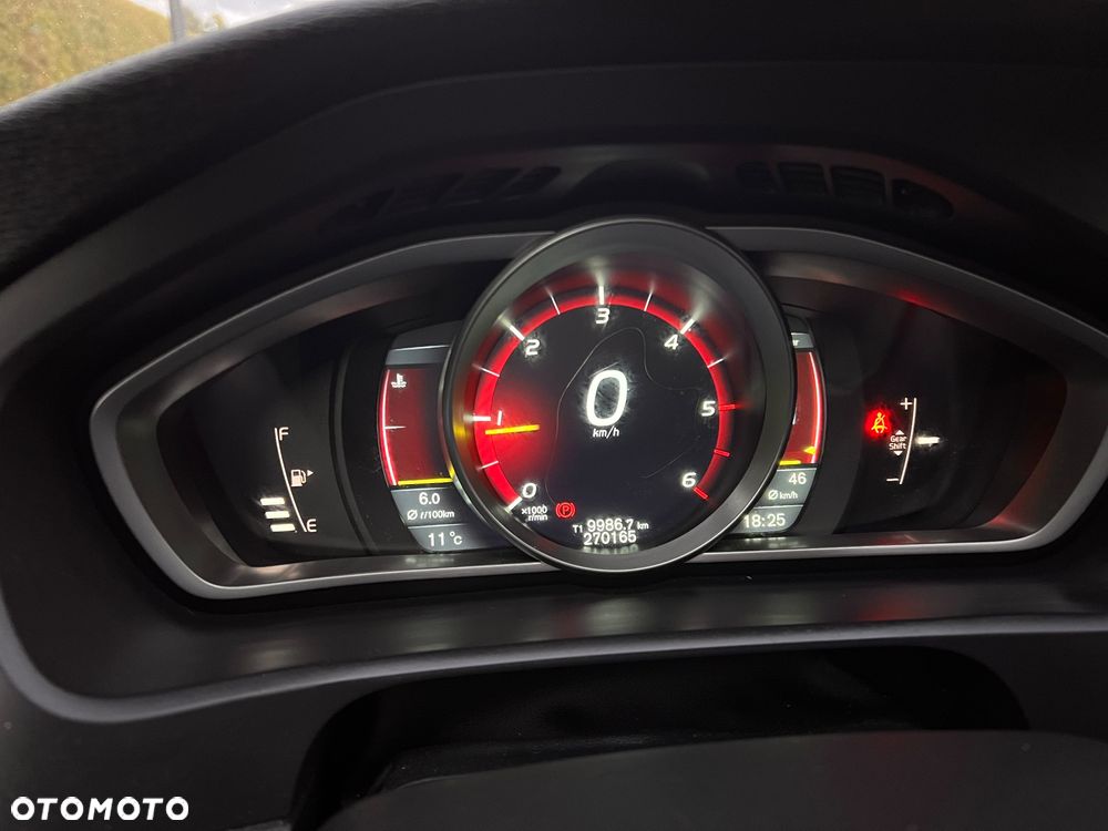 Volvo V40 D2 R-Design - 16