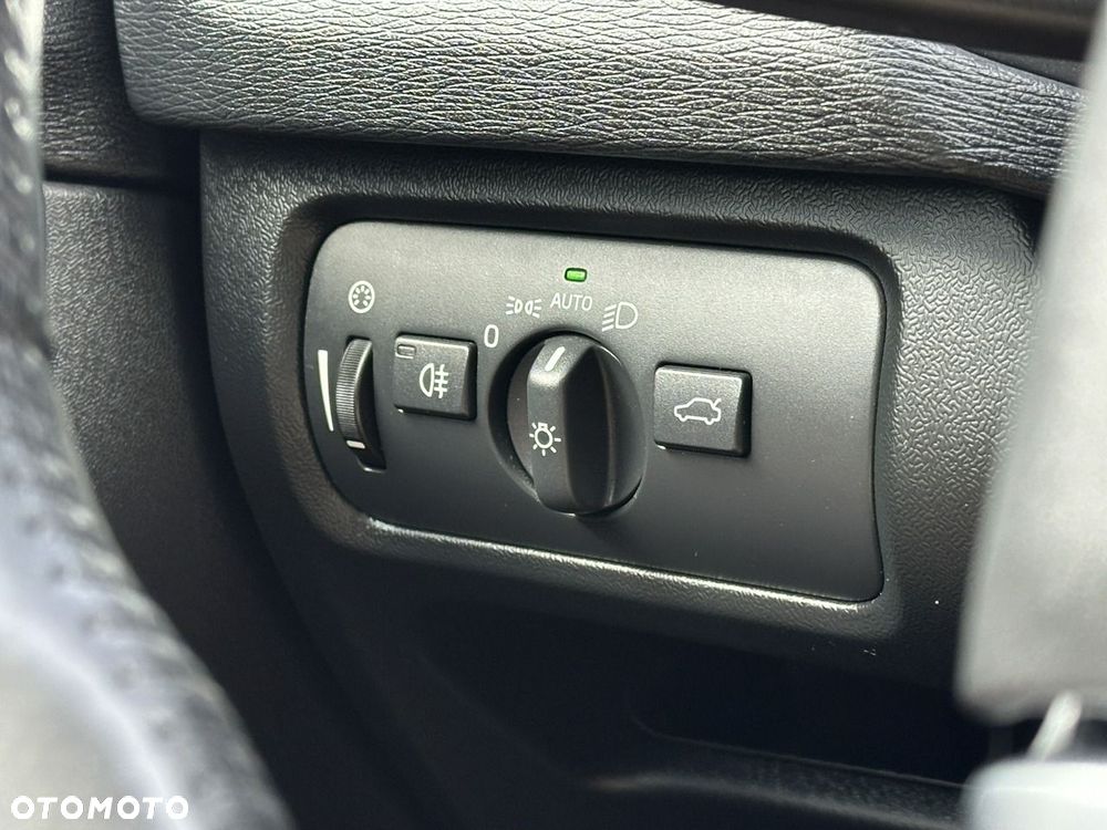 Volvo V40 D3 Geartronic Momentum - 24