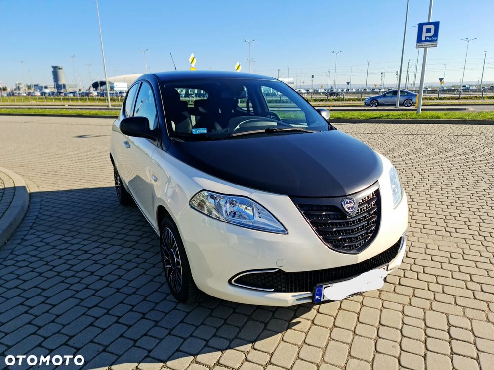 Lancia Ypsilon 1.2 8V Momo S&S - 4