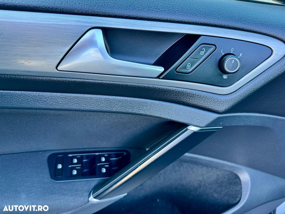 Volkswagen Golf 1.6 TDI BlueMotion Comfortline - 29