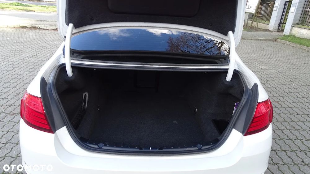 BMW Seria 5 520d Sport - 9