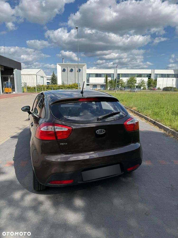 Kia Rio - 2