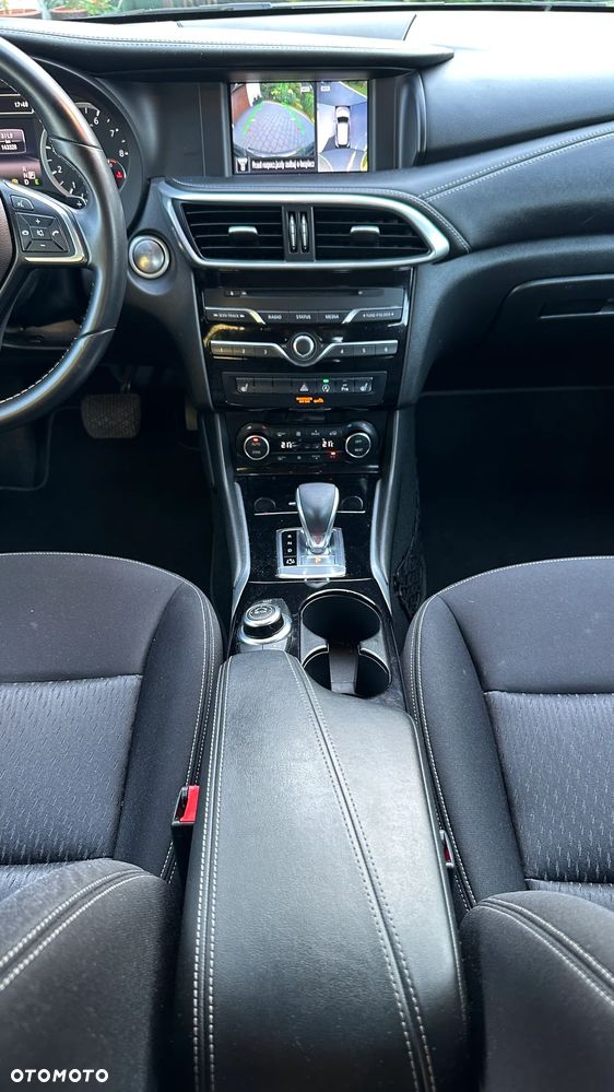 Infiniti Q30 1.6t Premium 7DCT - 7