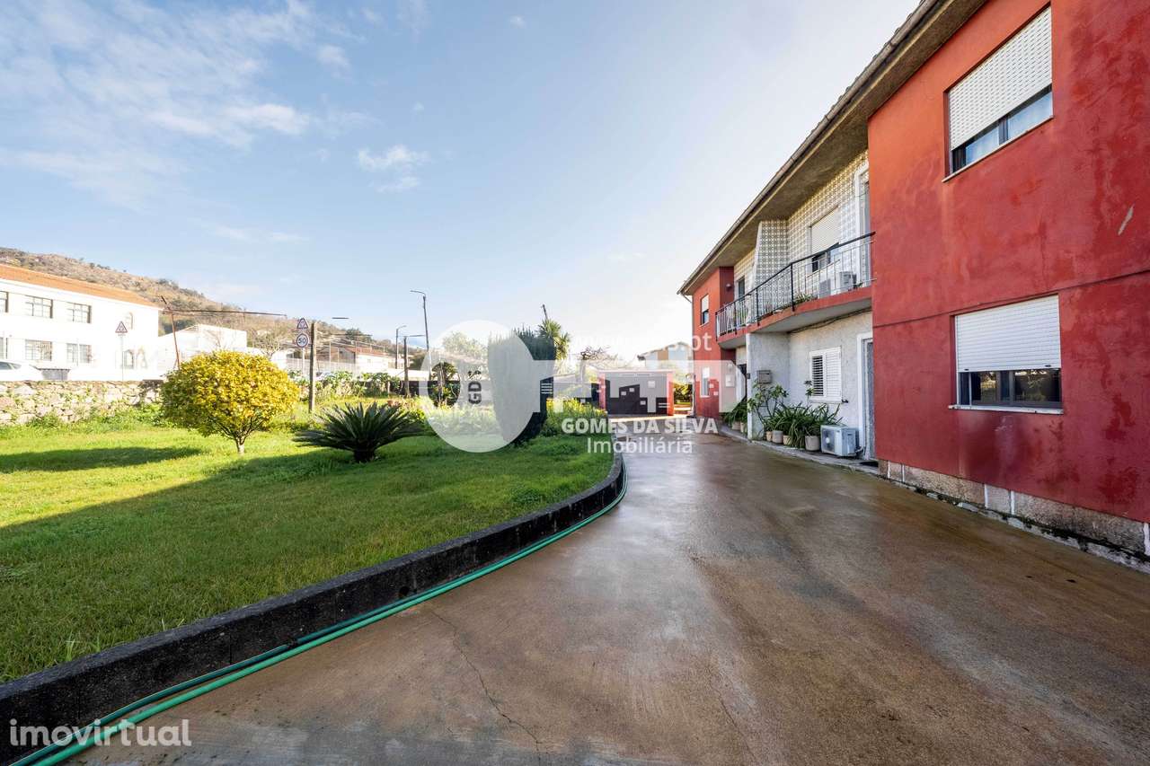 Prédio / Moradia com quatro habitações em Sequeira, Braga - Grande imagem: 3/15