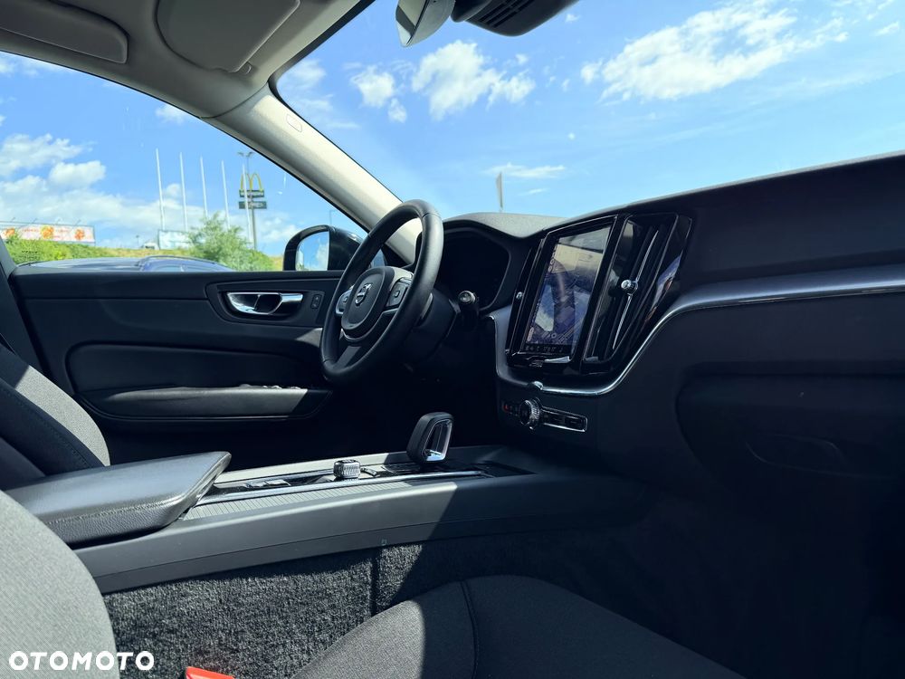 Volvo XC 60 B4 D AWD Momentum Pro - 22