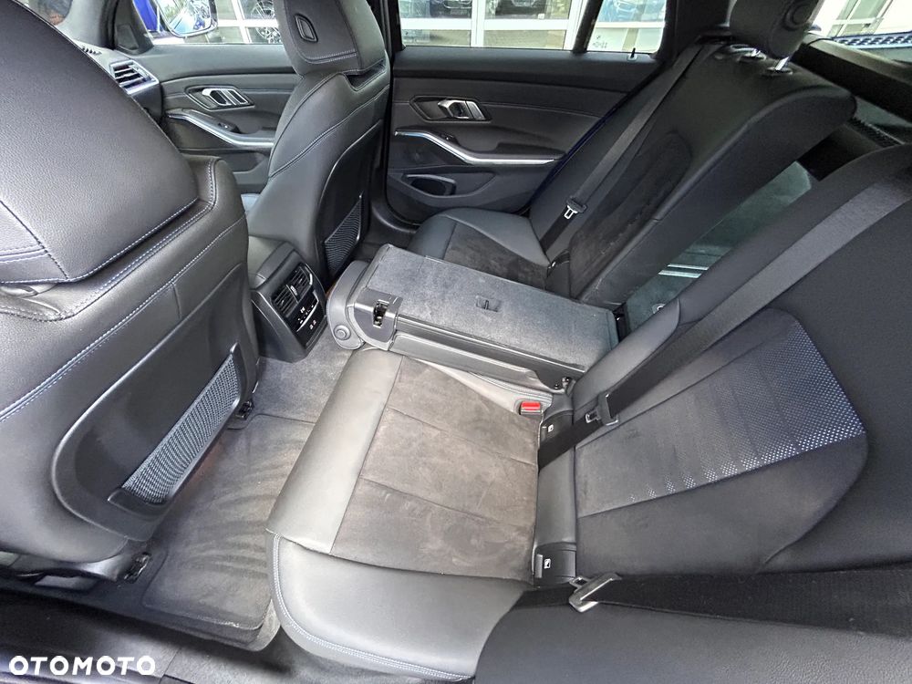 BMW Seria 3 320d xDrive M Sport sport - 22