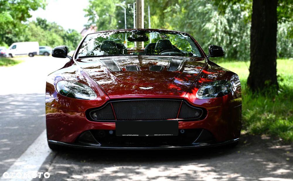 Aston Martin Vantage - 12