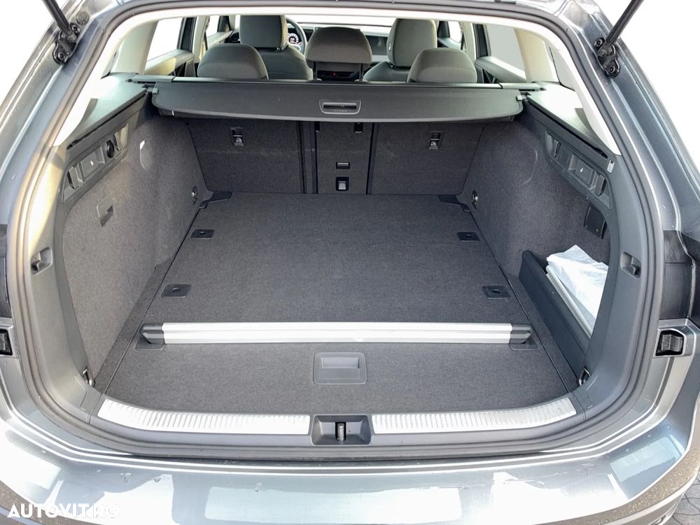 Volkswagen Passat 1.5 eTSI DSG MHEV Base - 31