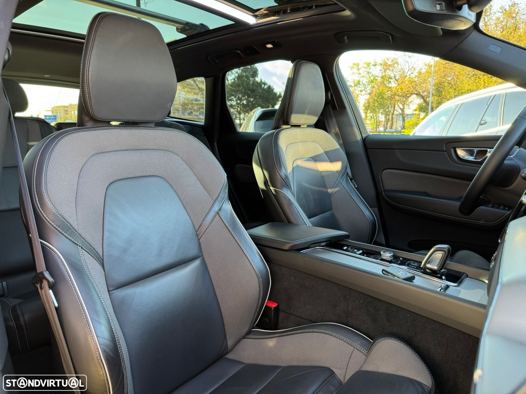 Volvo XC 60 2.0 T6 PHEV R-Design AWD - 22