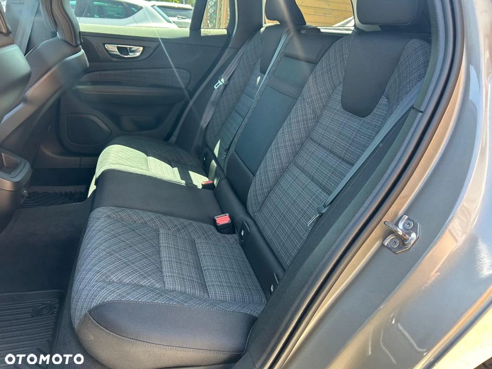 Volvo V60 B4 D Plus Dark - 19