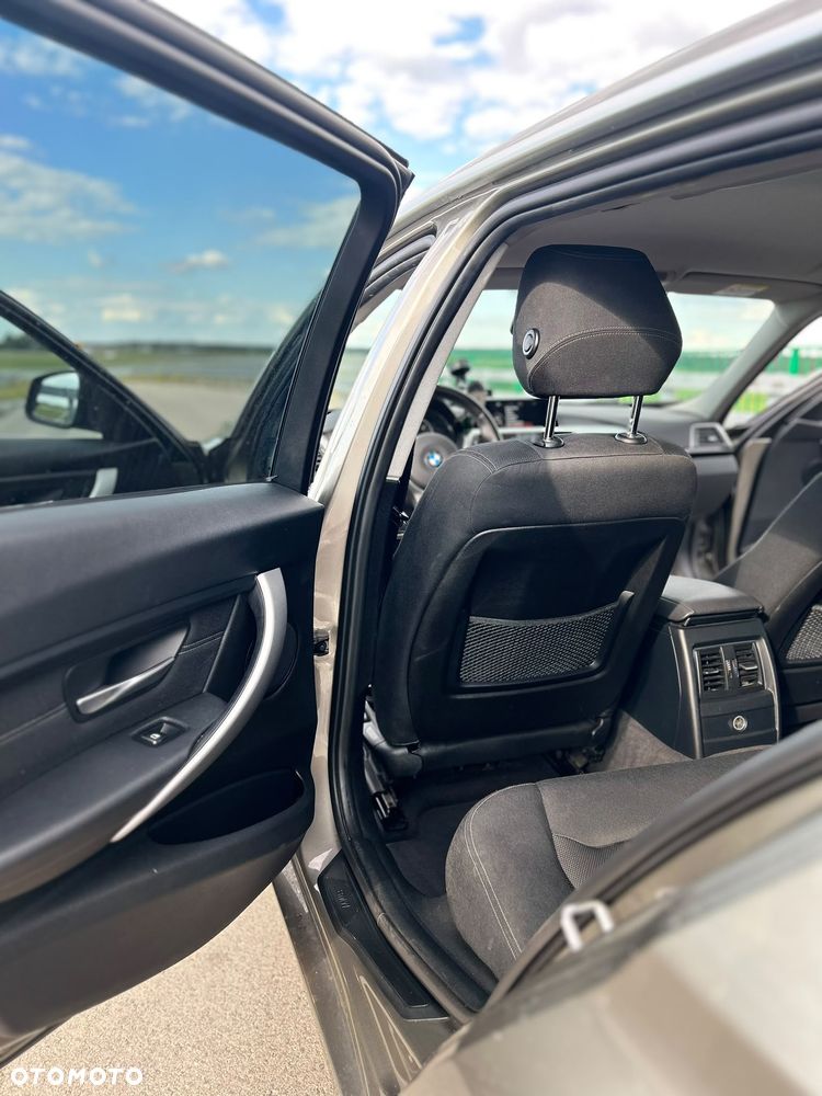 BMW Seria 3 320d Luxury Line - 21