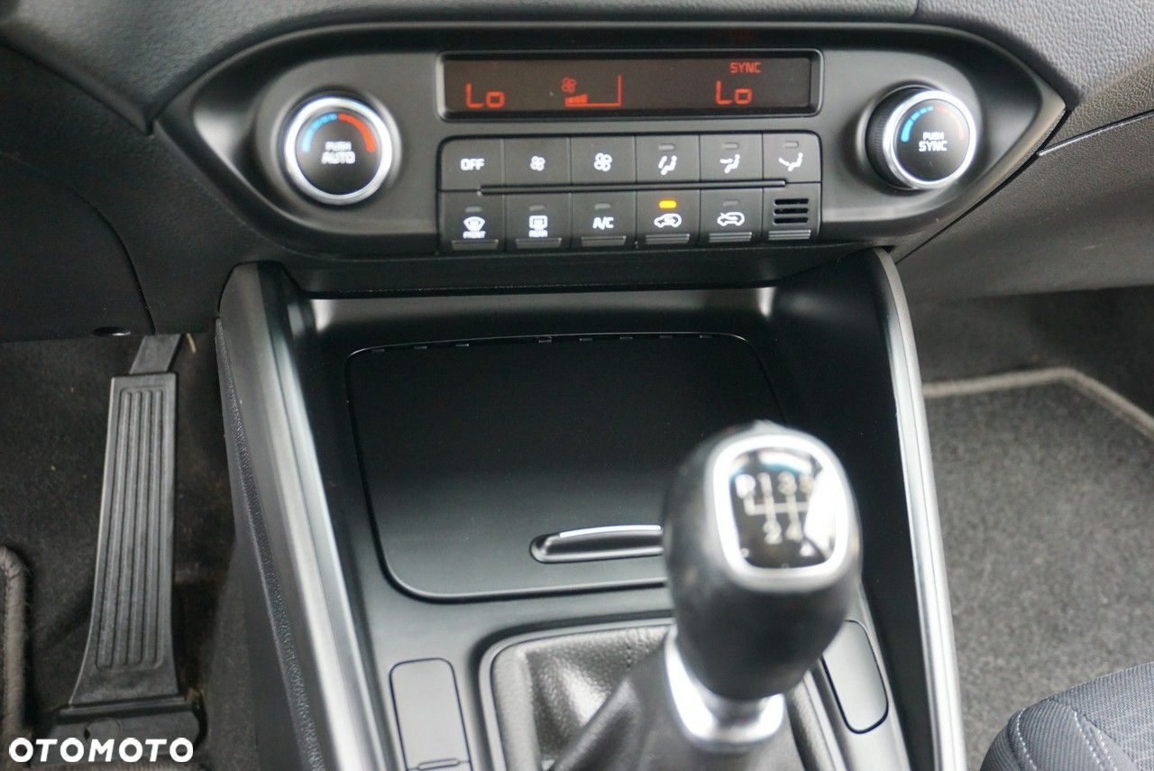 Kia Carens 1.6 GDI L 7os - 27
